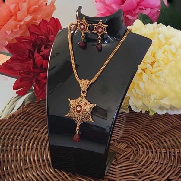Antique 2 gm Gold Red and Green Stones Set